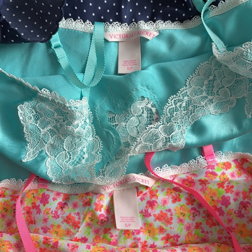 Floral and Polka Dot Women's Sleepwear Set - Picture 3 of 4